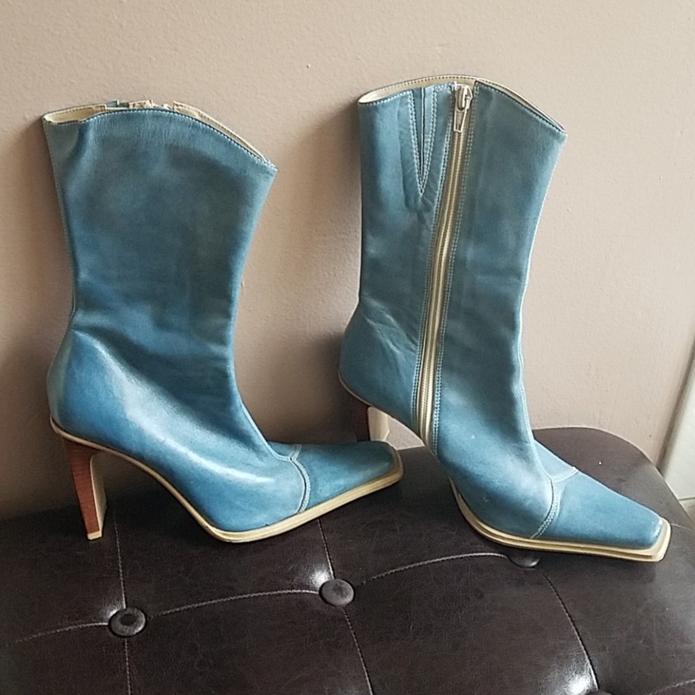 COPY - Brazilian fashion cowboy boots.